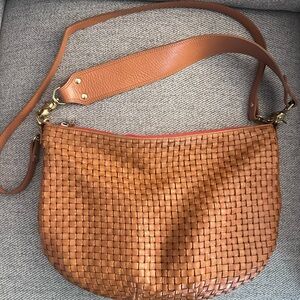 Clare V. Moyen Messenger (Red Zipper) - Natural Woven Checker